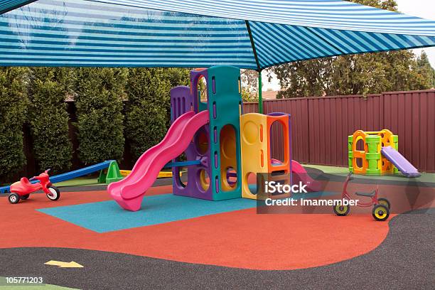 Foto de Playground Com Crianças Pequenas Coloridas Equipamento De Playground e mais fotos de stock de Ninguém