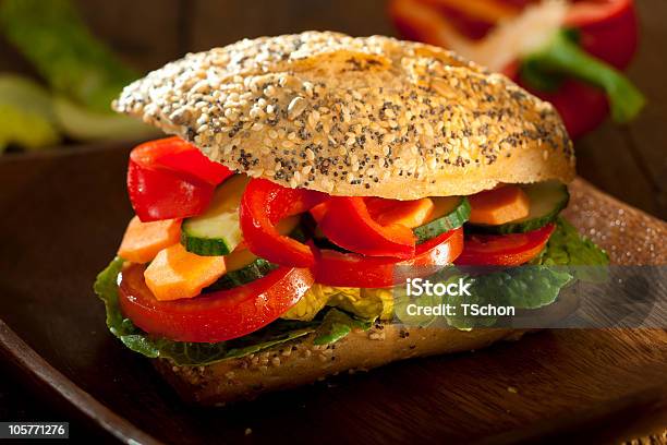 Hamburger Vegetariano - Fotografie stock e altre immagini di Alimentazione sana - Alimentazione sana, Carota, Cetriolo