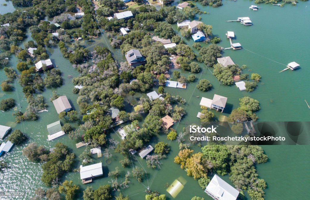 Widok z lotu ptaka na całą okolicę pod wodą w pobliżu Austin w Teksasie - Zbiór zdjęć royalty-free (Powódź)