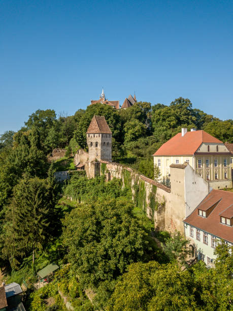 veduta aerea di sighisoara segesvar in transilvania romania - segesvar foto e immagini stock