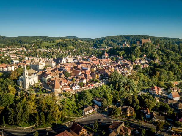 veduta aerea di sighisoara segesvar in transilvania romania - segesvar foto e immagini stock