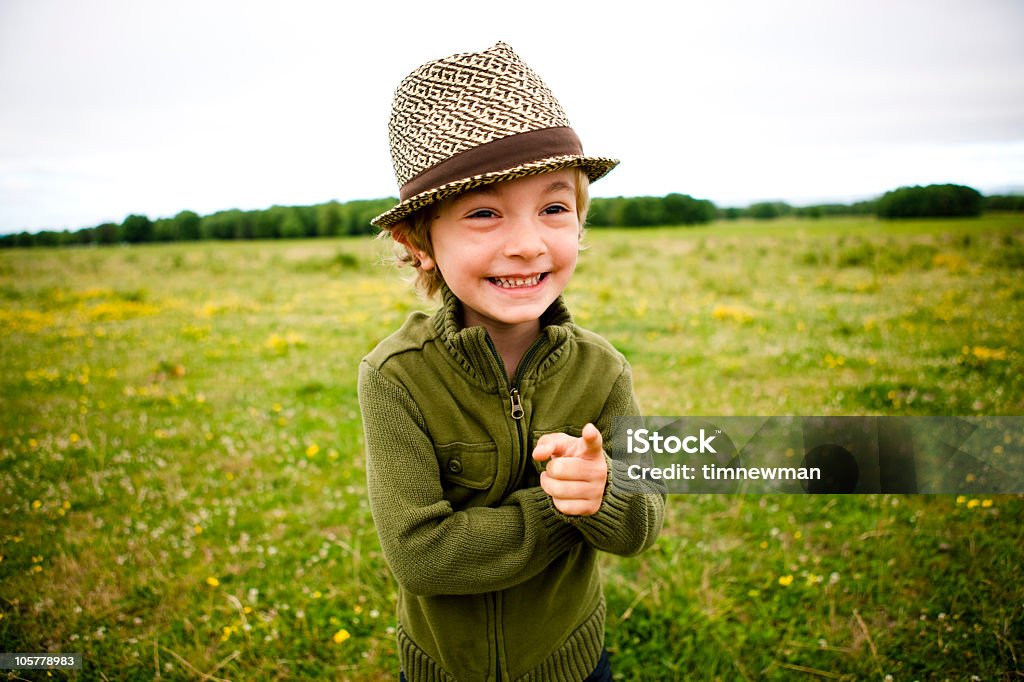 Junge in einem Feld - Lizenzfrei 4-5 Jahre Stock-Foto