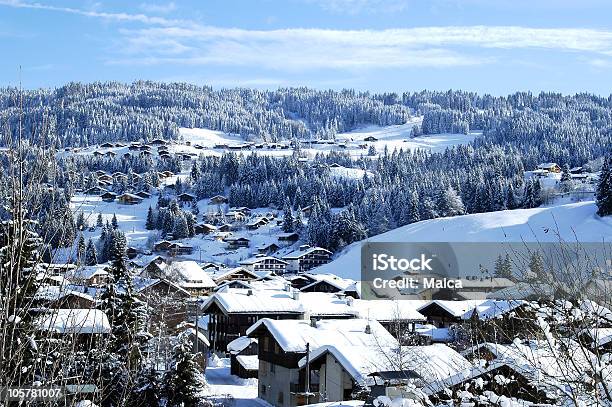 Альпийская Village — стоковые фотографии и другие картинки Без людей - Без людей, Горизонтальный, Горнолыжный курорт