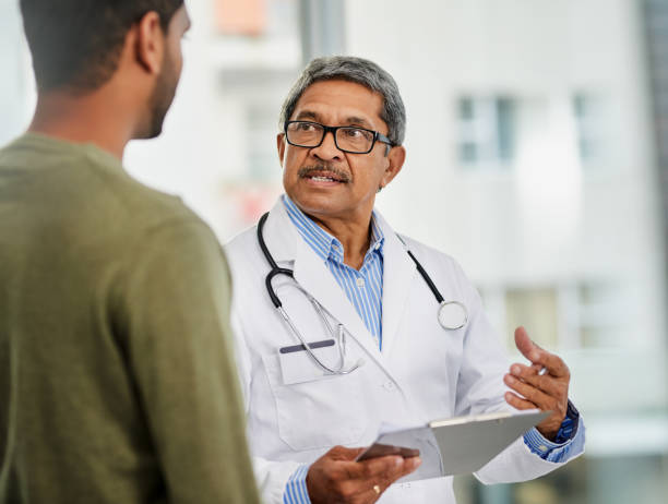 istock Prescribing a treatment course for his patient 1057818494
