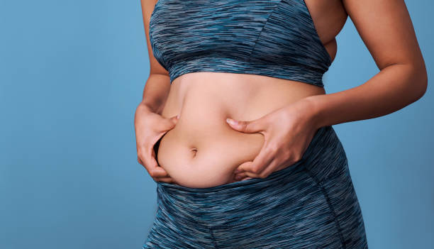 как от этого избавиться? - overweight women body abdomen стоковые фото и изображения