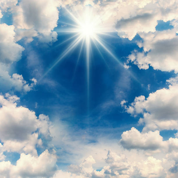 le nuvole sono fotogrammi - god spirituality sunbeam heaven foto e immagini stock