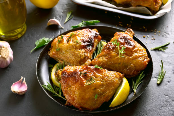 cuisses de poulet au four - roast chicken chicken roasted lemon photos et images de collection