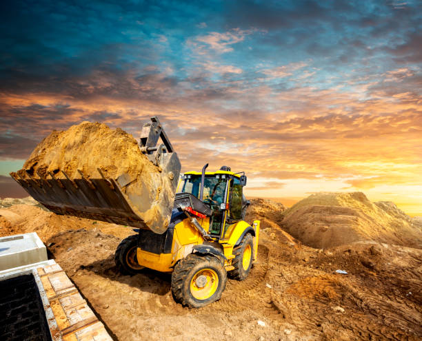 Bucket loader on the construction site Bucket loader on the construction site. Large excavator on a construction site. Loader bucket filled with sand. Bucket loader in a sand mine. building sand stock pictures, royalty-free photos & images