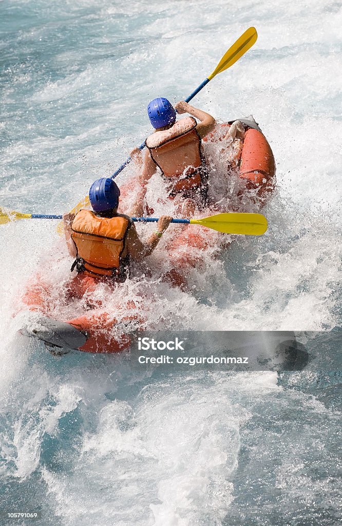 rafting en aguas bravas - Foto de stock de Rafting en aguas bravas libre de derechos