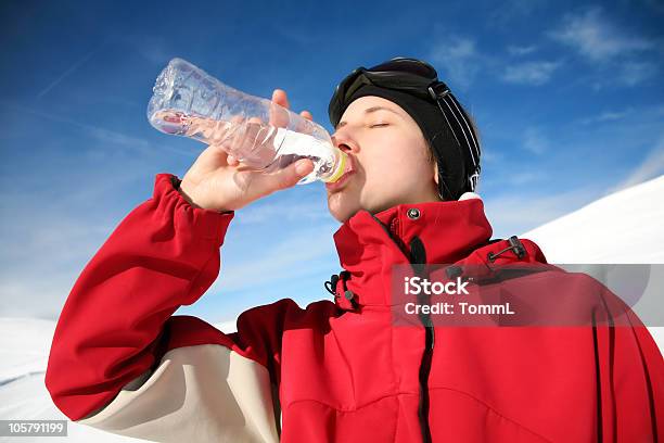 Sete Rinfrescante - Fotografie stock e altre immagini di Bottiglia - Bottiglia, Neve, Abiti pesanti