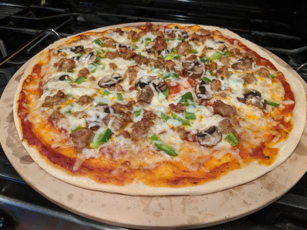 istock Sausage and veggies pizza 1057912794