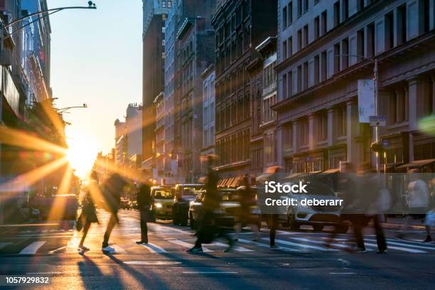 People Crossing The Street In Manhattan New York City Stock Photo - Download Image Now