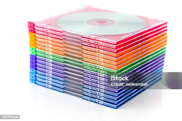 Colorido Pilha De Cd - Fotografias de stock e mais imagens de Estojo de CD - Estojo de CD, CD, CD-ROM