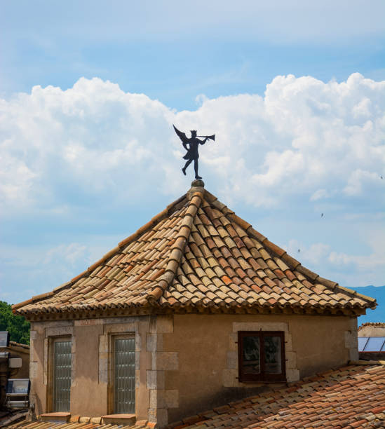 istock Rooftop figure on the Plaza de Catedral in Girona 1057974976