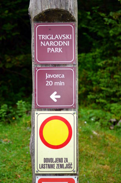 triglavski narodni park sign - narodni park imagens e fotografias de stock