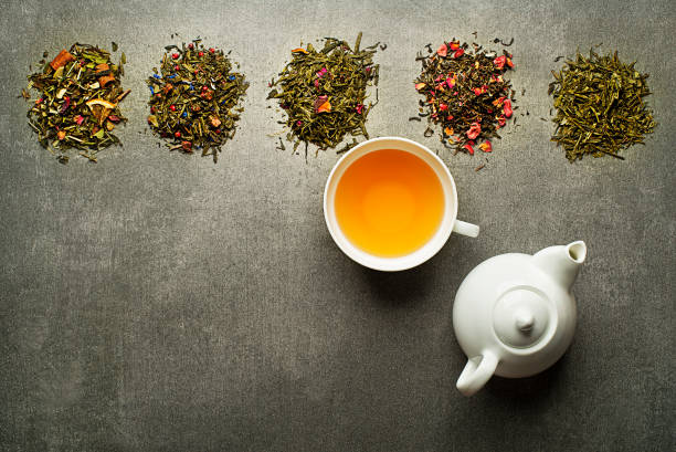乾燥茶コレクションとお茶のカップ - japanese tea cup ストックフォトと画像