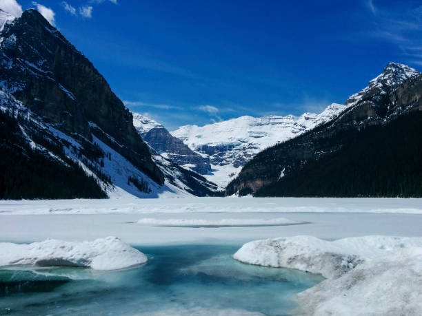 istock wintry at the top of the mountain 1058008156