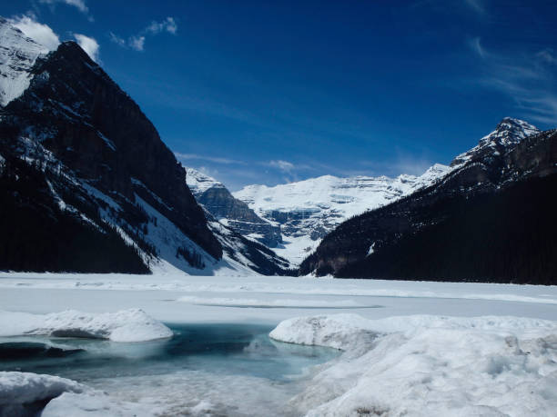 istock wintry at the top of the mountain 1058008186
