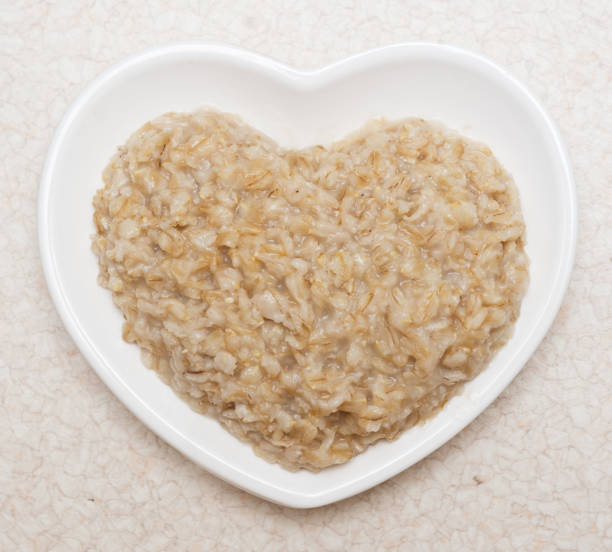 aveia no prato - oatmeal breakfast healthy eating cholesterol - fotografias e filmes do acervo