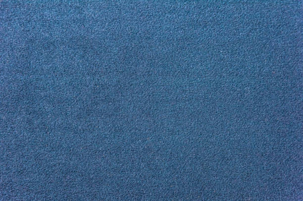 textura de una alfombra azul oscurezca. primer plano de la luz gradiente - blue carpet rug fiber fotografías e imágenes de stock