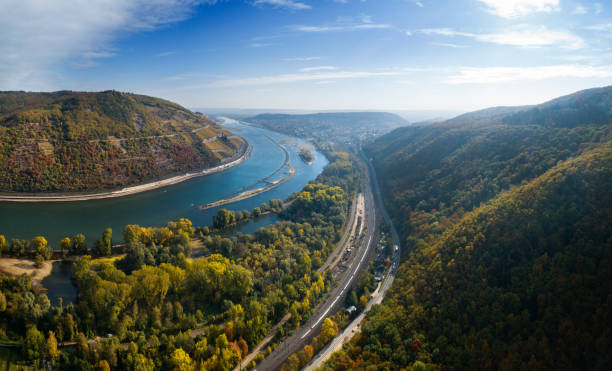 aerial panoramablick über fluss rhein, deutschland - rhein fotos stock-fotos und bilder