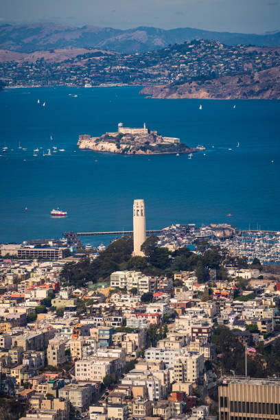 vista aérea da coit tower e alcatraz - tower coit tower san francisco bay area san francisco county - fotografias e filmes do acervo