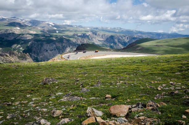 highway 212 - unidentified motorcycle riders drive up the twisty roads of the beartooth pass highway in montana - twisty road imagens e fotografias de stock