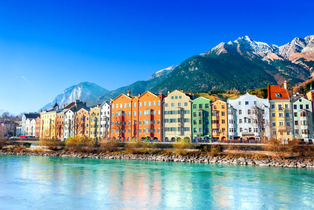 innsbruck cityscape, austria - ski resort village austria winter imagens e fotografias de stock