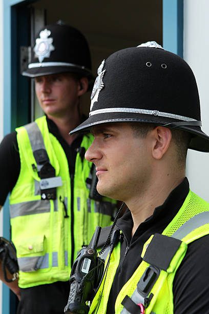 警察 constables 2 つの英国 - police helmet ストックフォトと画像