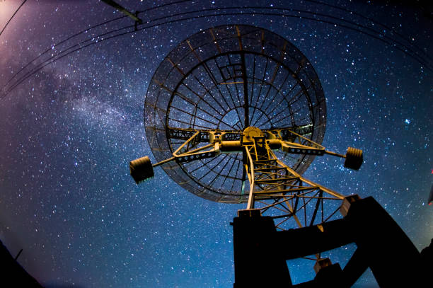 Radio telescopes and the Milky Way at night Radio telescopes and the Milky Way at night astronomer photos stock pictures, royalty-free photos & images