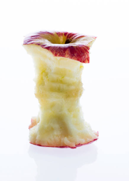 miolo de maçã no fundo branco - apple biting missing bite red - fotografias e filmes do acervo