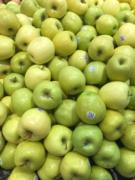istock GOLDEN DELICIOUS APPLE 1058194420