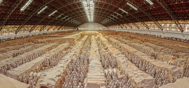 terracotta army in xian, china - army xian china archaeology imagens e fotografias de stock
