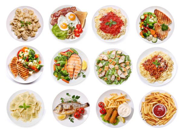 várias placas de alimentos isolado no fundo branco, vista superior - prepared potato vegetable meat food - fotografias e filmes do acervo