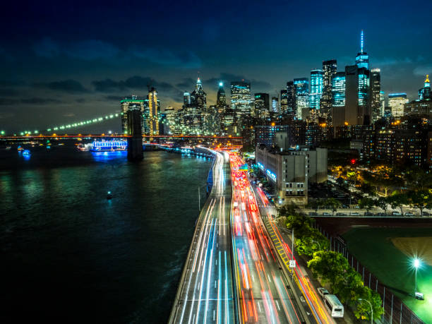 new york downtown skyline - vue aérienne - east river drive photos et images de collection