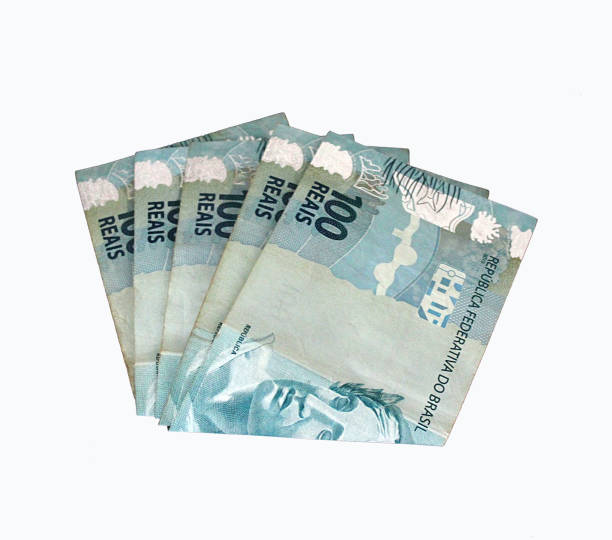 istock Notes of 100 Reais 1058359818