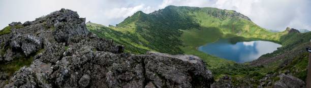 istock VD727 Jeju Island Hallasan 1058363772