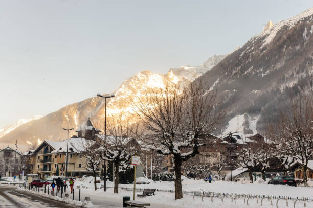 istock Snowy Chamonix de Mont Blanc on a Christmas Day 1058366738