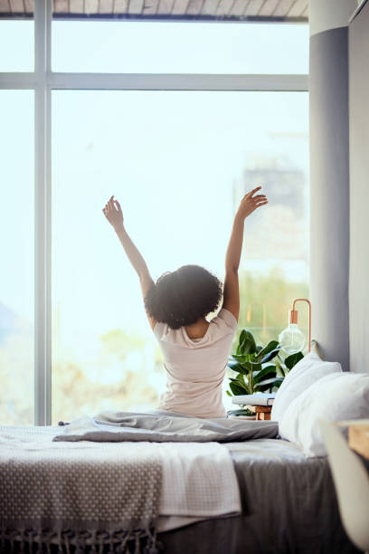 объятия каждый день - waking up window women morning стоковые фото и изображения
