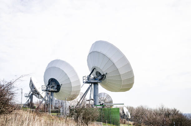 satellite large sattelite transmitter in the countryside anntena stock pictures, royalty-free photos & images