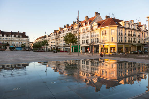 place jeanne hachette in beauvais at sunset - beauvais imagens e fotografias de stock