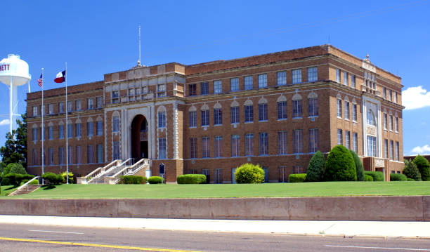 istock Hutchinson County Courthouse 1058581460