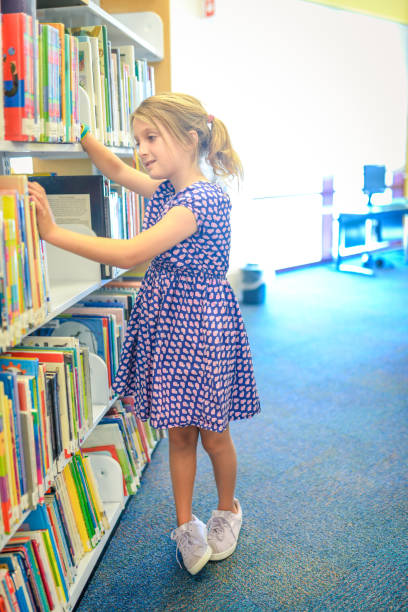 istock Library girl 1058581566