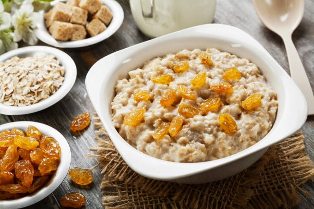 istock Oatmeal with raisin 1058581572