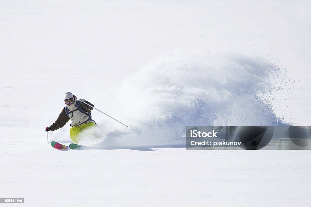 Sci nella neve farinosa - Foto stock royalty-free di Acrobazia