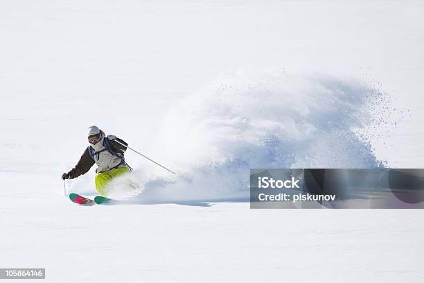 Sci Nella Neve Farinosa - Fotografie stock e altre immagini di Acrobazia - Acrobazia, Adulto, Allegro