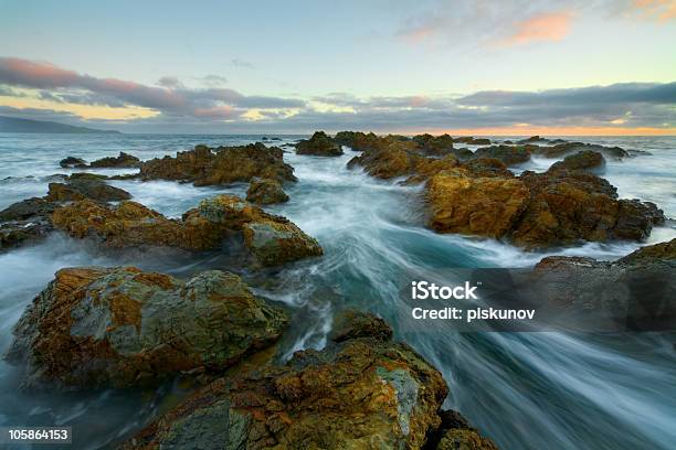 Foto de Mar Ao Pôrdosol e mais fotos de stock de Ambiente dramático - Ambiente dramático, Baía, Cena de tranquilidade