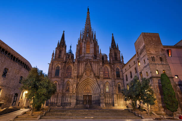 istock Barcelona cathedral before the dawn 1058668942