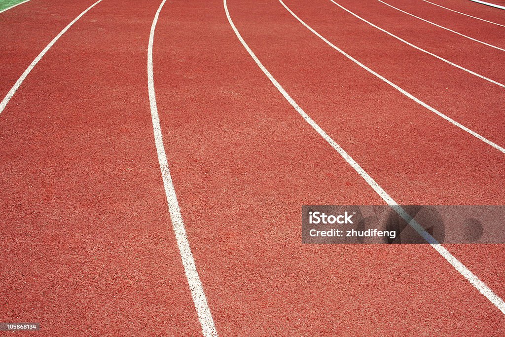 Rojo pista de atletismo - Foto de stock de Acabar libre de derechos