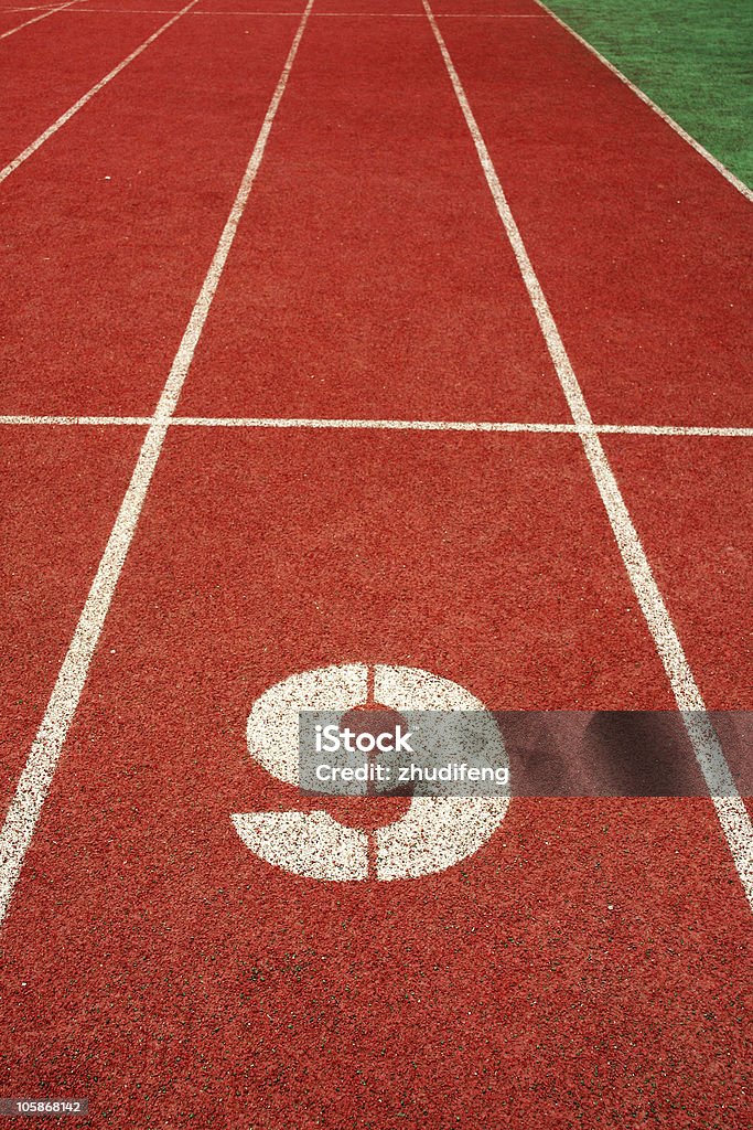 number nine en rojo de pista - Foto de stock de 8-9 años libre de derechos